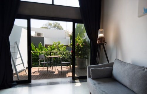 Chic Industrial Loft 1BR in Seminyak | Balcony & Swimming Pool - Seminyak, Bali — image 17