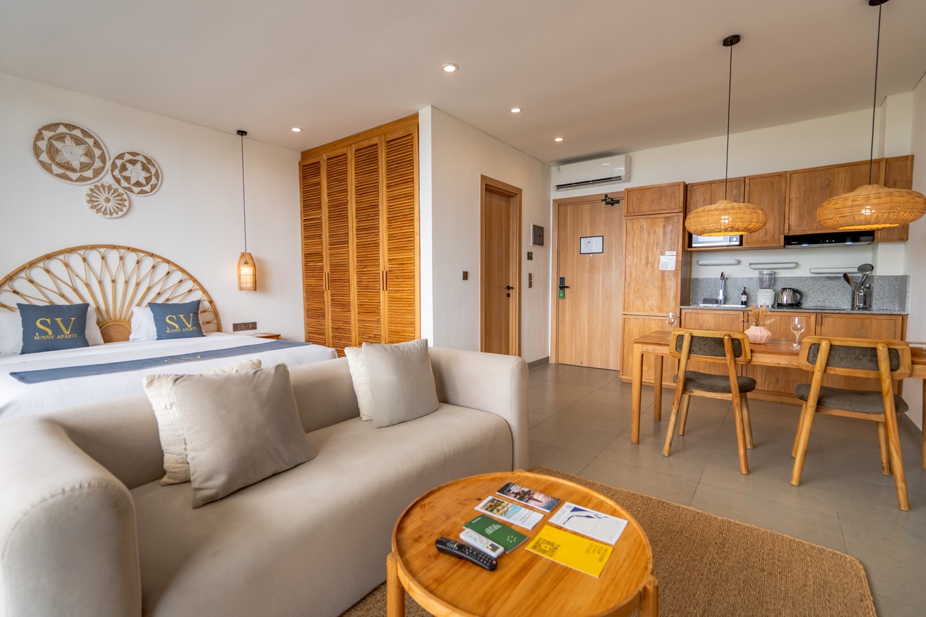 SB 301 - 1BR Pool Suite, Near Batu Belig Beach - Canggu, Bali