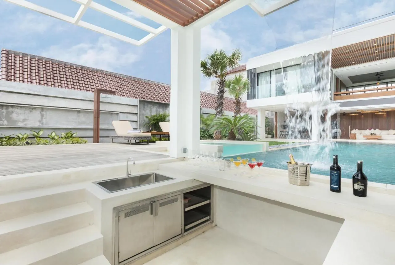 4 BR Modern Rice-Field Villa Canggu — 4BR Villa Rental in Canggu — image 18