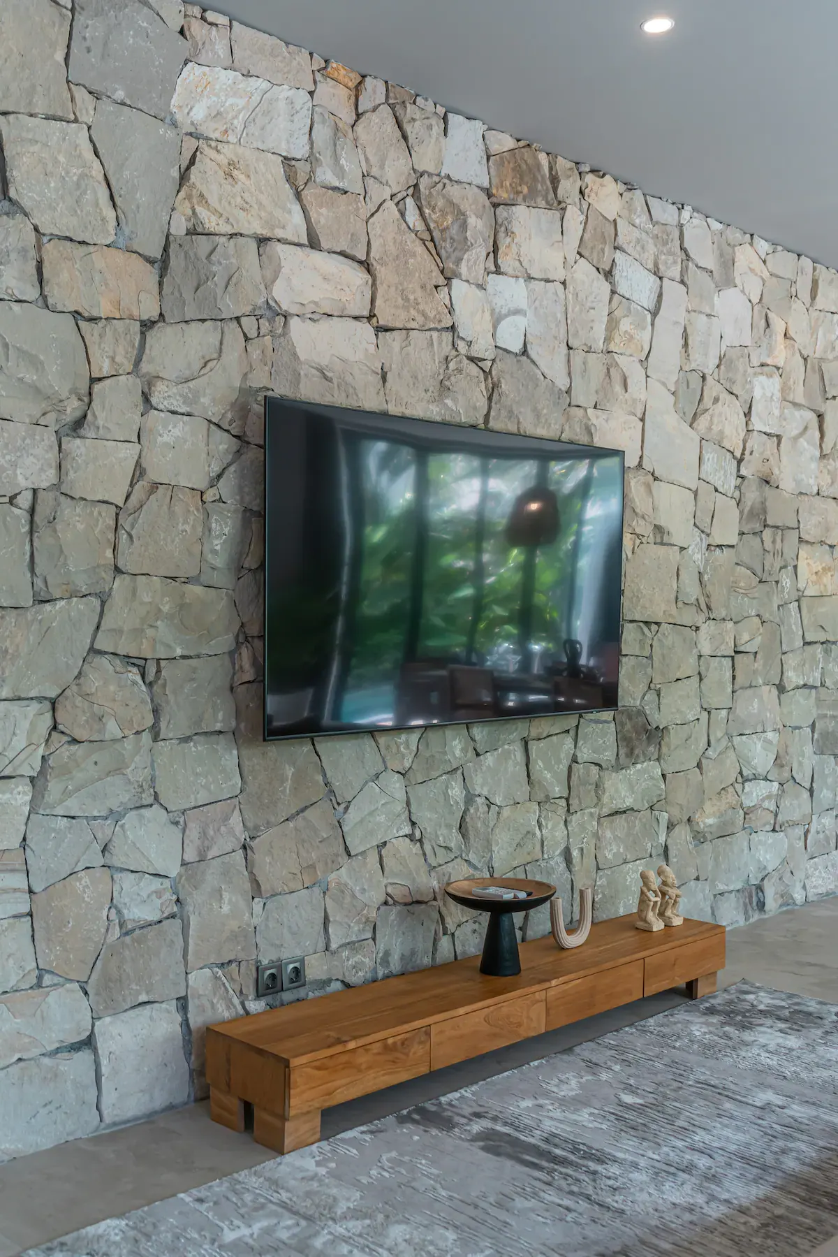 9 BR Walk-to-Beach Pool Estate Canggu — 9BR Estate Rental in Canggu — image 13