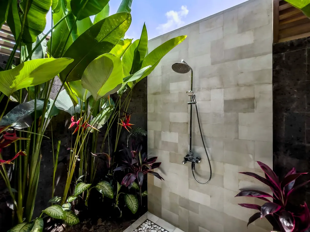 5 BR Tropical-Modern Designer Retreat Ubud — 5BR Villa Rental in Ubud — image 12