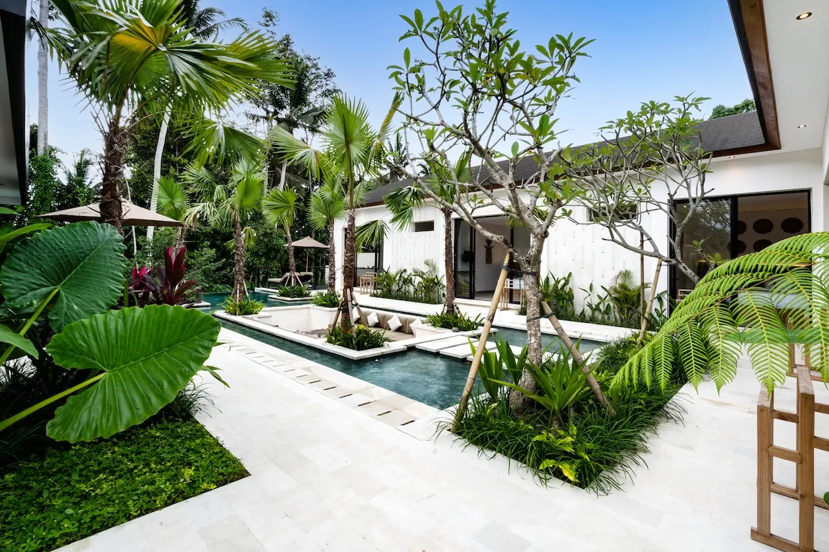 8 BR Tropical-Modern Courtyard Estate Ubud — 8BR Estate Rental in Ubud — image 8