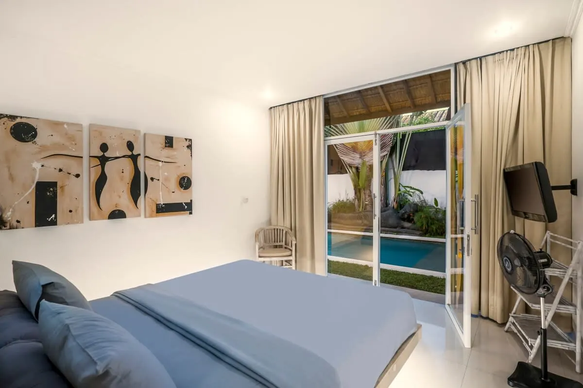 6 BR Tropical Garden Pool Villa Seminyak — 6BR Villa Rental in Seminyak — image 15