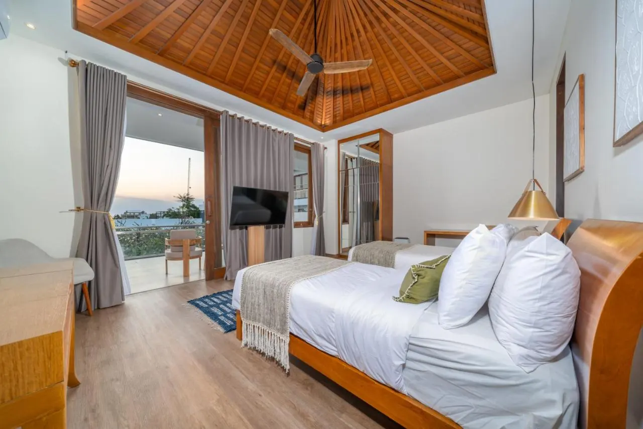 7 BR Tropical Garden Pavilion Villa Canggu — 7BR Villa Rental in Canggu — image 9