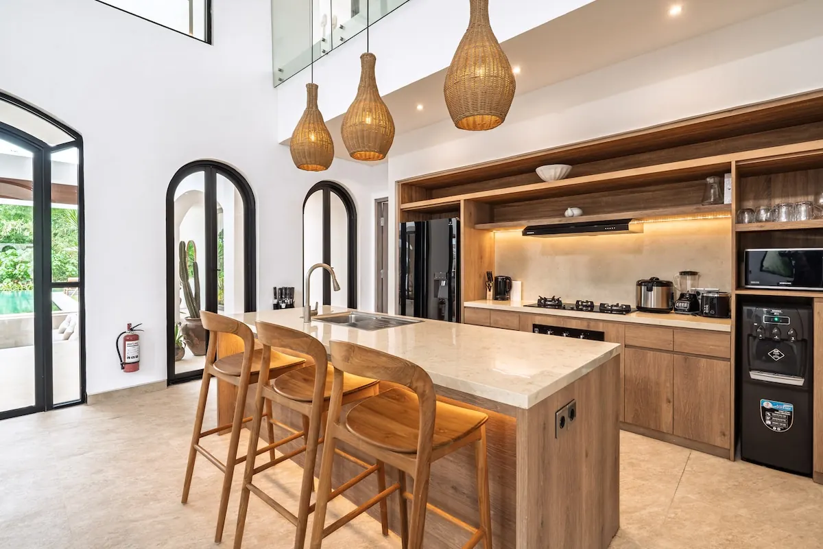 5 BR White Mediterranean Villa Ubud — 5BR Villa Rental in Ubud — image 17