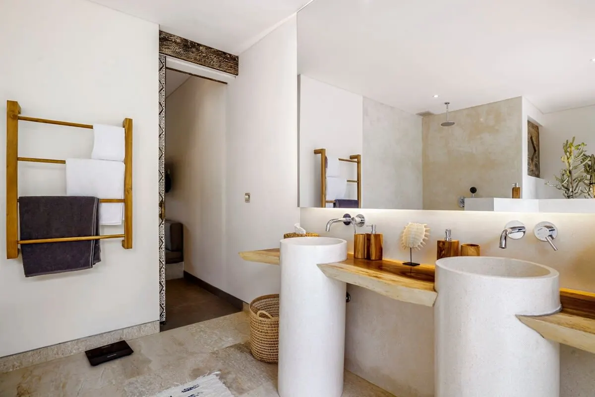 6 BR Thatched Courtyard Villa Ubud — 6BR Villa Rental in Ubud — image 14
