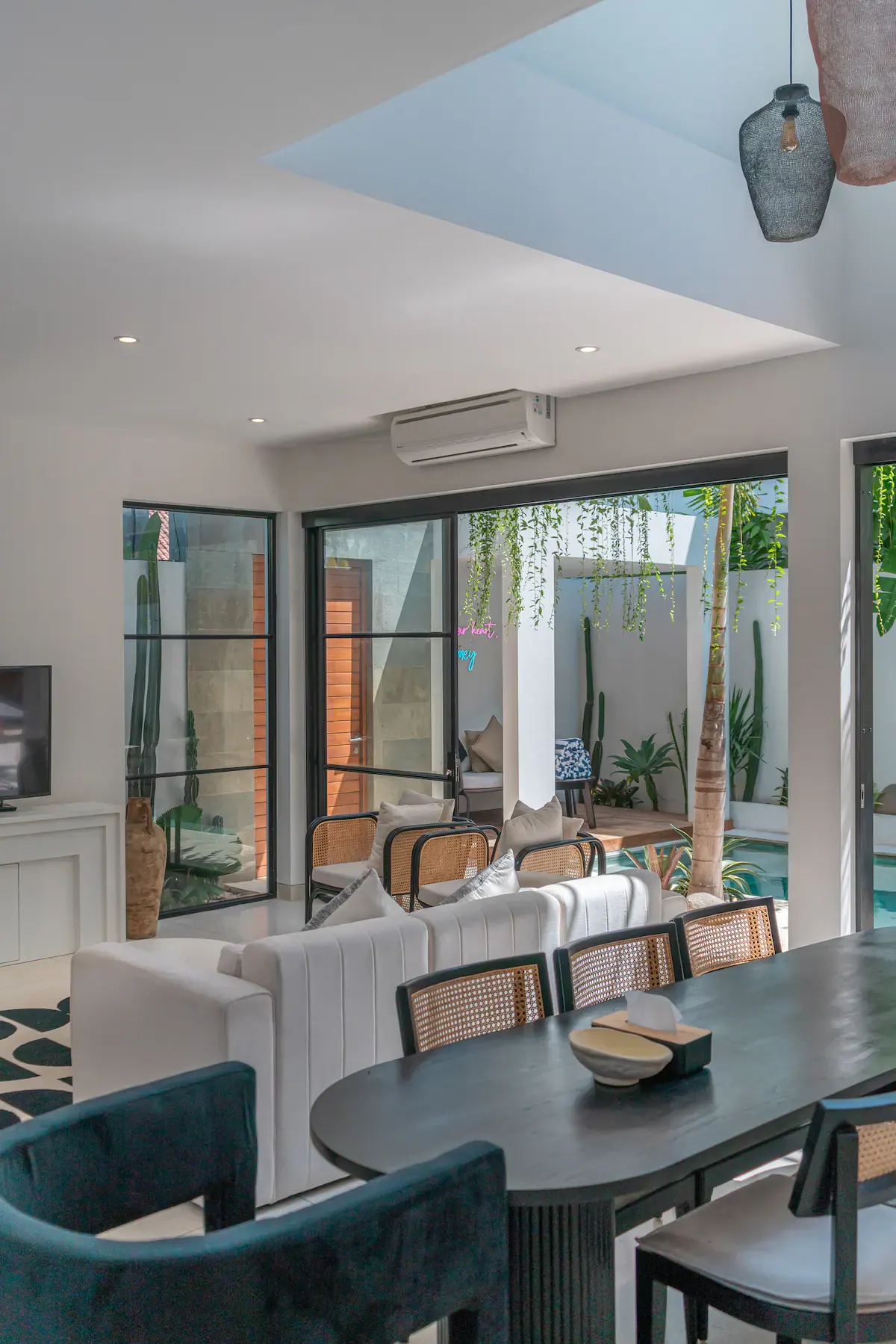 4 BR Modern Fully Staffed Villa Canggu — 4BR Villa Rental in Canggu — image 15