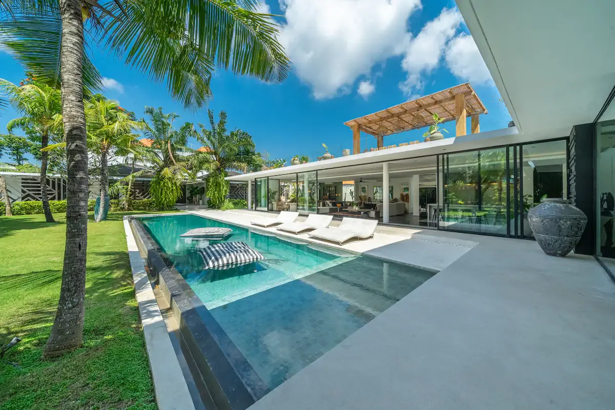 6 BR Bohemian Walk-to-Beach Villa Seminyak — 6BR Villa Rental in Seminyak — image 3