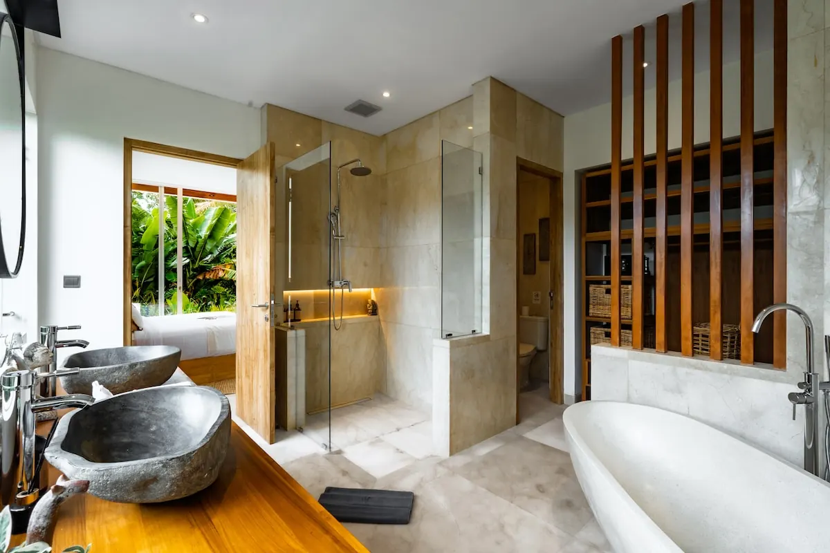 6 BR Tropical Garden Pool Retreat Ubud — 6BR Villa Rental in Ubud — image 12