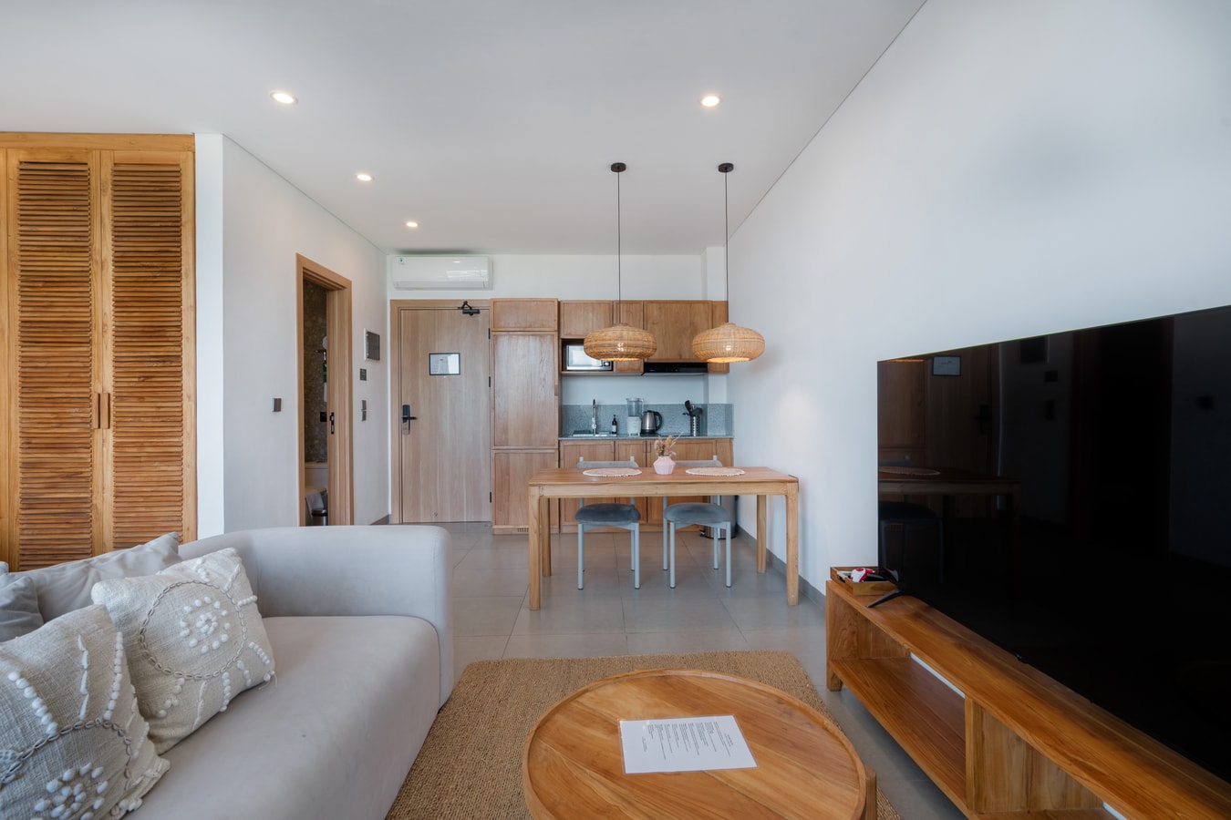 SB Ocean 405 - 1BR with Balcony and Pool, Canggu - Canggu, Bali — image 17