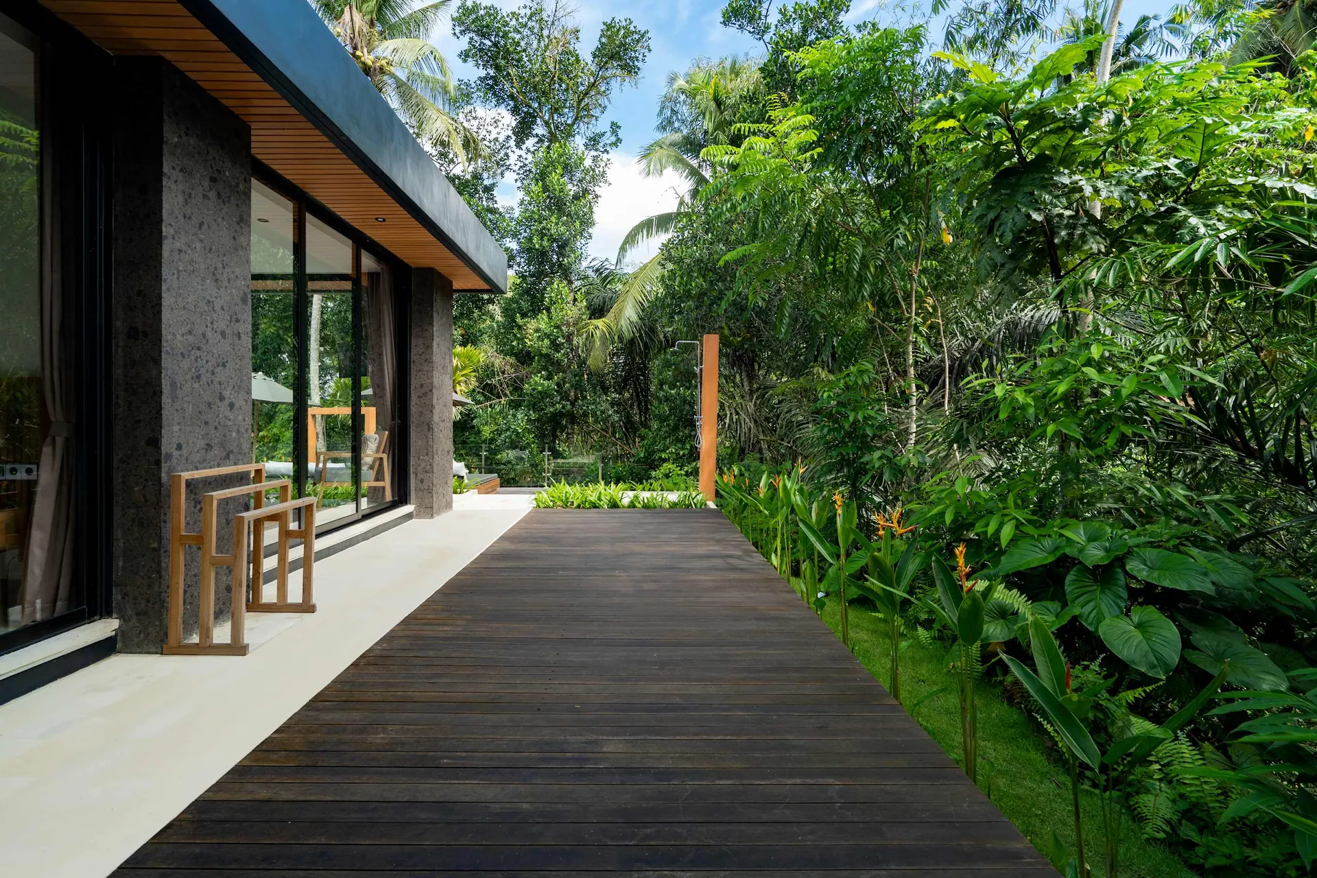 6 BR Tropical-Modern Jungle Retreat Ubud — 6BR Villa Rental in Ubud — image 10
