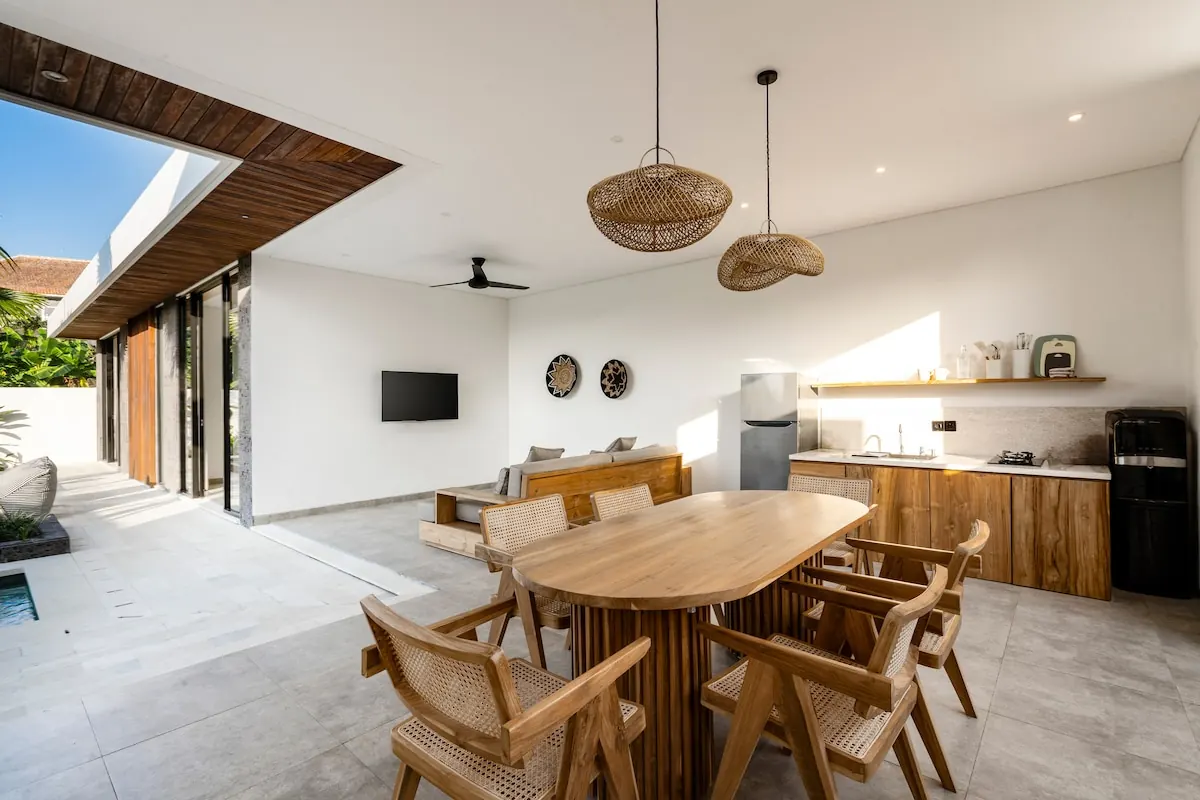 5 BR Tropical-Modern Courtyard Villa Canggu — 5BR Villa Rental in Canggu — image 16