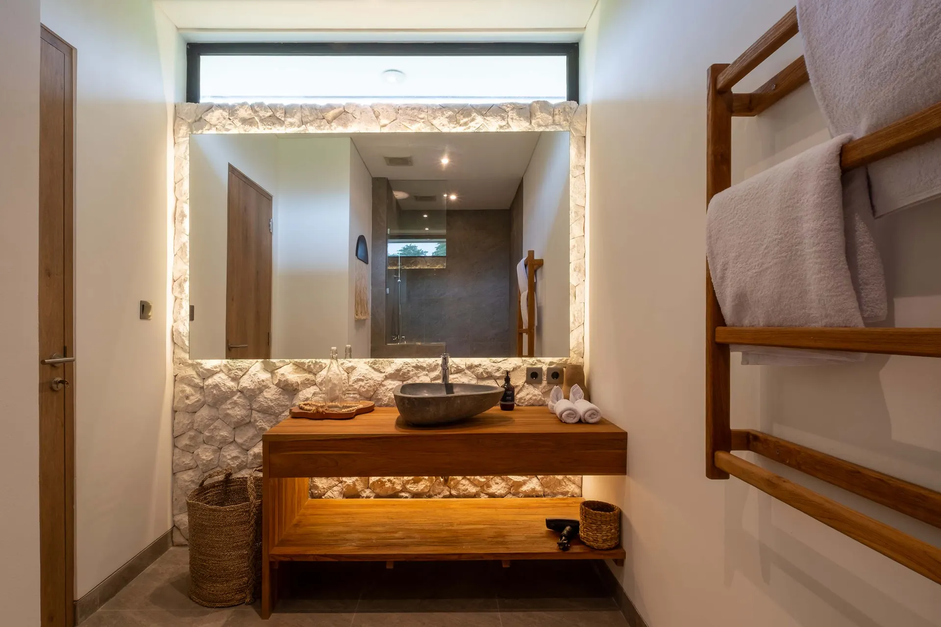 4 BR Glass Pavilion Retreat Ubud — 4BR Villa Rental in Ubud — image 13