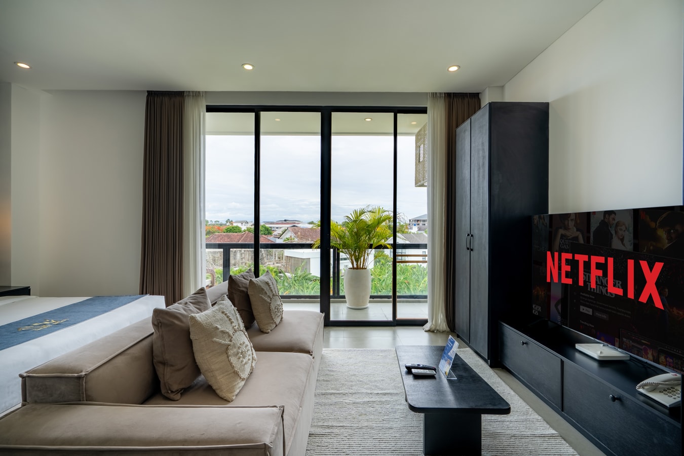 SB 410 - 1BR Suite with Balcony and Pool, Canggu - Canggu, Bali — image 17