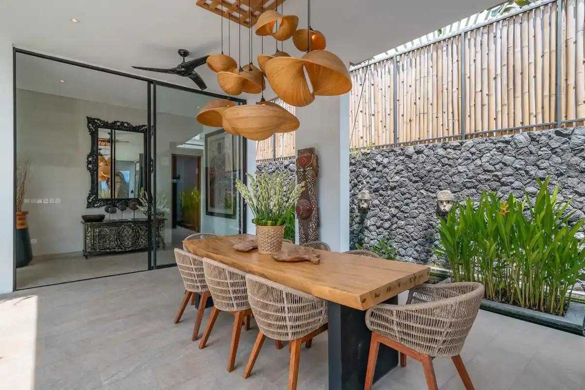 4 BR Walk-to-Beach Modern Villa Canggu — 4BR Villa Rental in Canggu — image 7