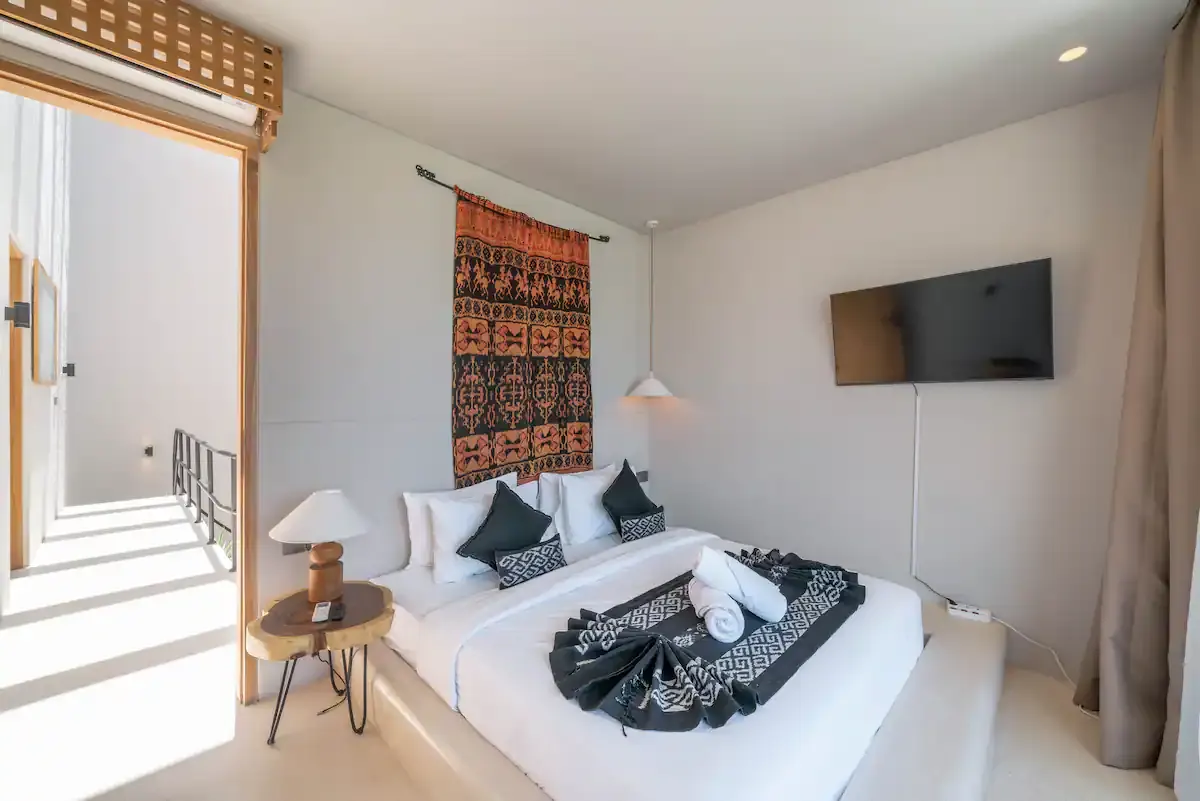 4 BR Tropical-Modern Walk-to-Beach Villa Canggu — 4BR Villa Rental in Canggu — image 9