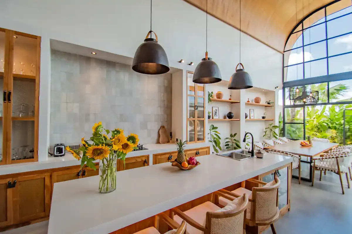 4 BR Walk-to-Beach Family Villa Canggu — 4BR Villa Rental in Canggu — image 16