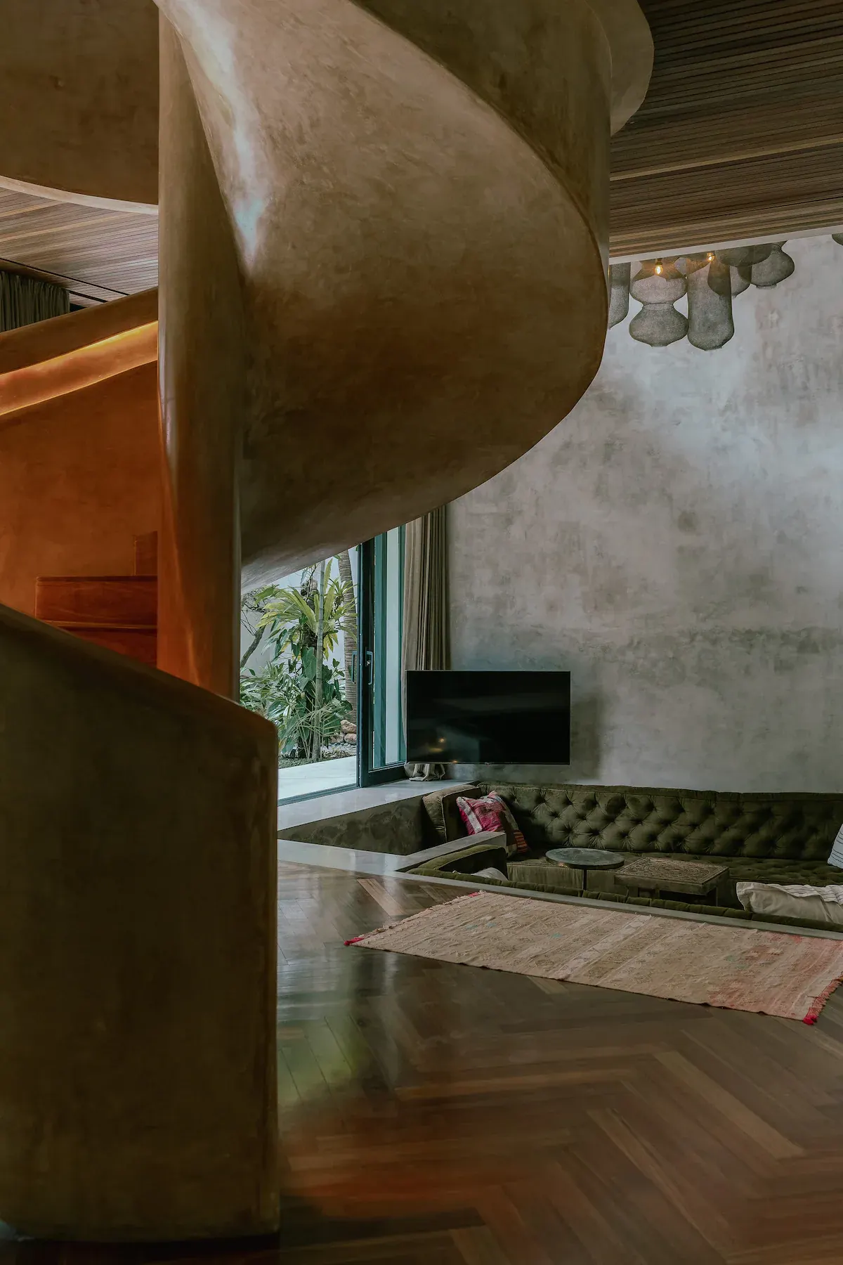 6 BR Walk-to-Beach Tropical Garden Villa Canggu — 6BR Villa Rental in Canggu — image 3