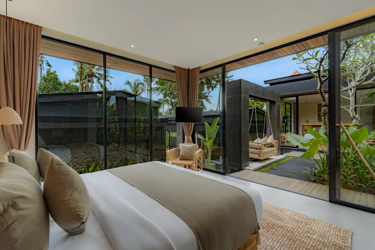 5 BR Tropical-Modern Glass Villa Ubud — 5BR Villa Rental in Ubud — image 1