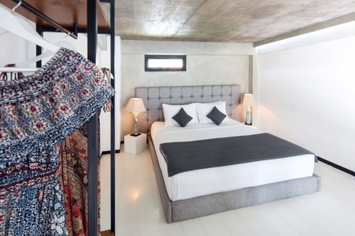 Chic Industrial Loft 1BR in Seminyak | Balcony & Swimming Pool - Seminyak, Bali — image 3