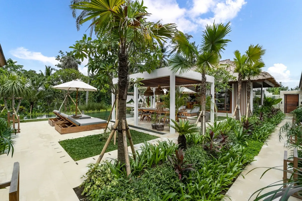 6 BR Thatched Tropical Garden Villa Ubud — 6BR Villa Rental in Ubud — image 7