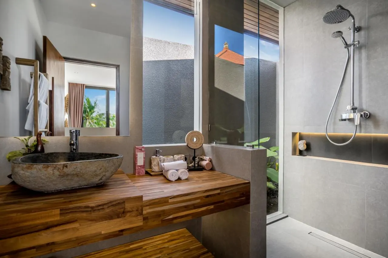 6 BR Rice-Field Wellness Retreat Ubud — 6BR Villa Rental in Ubud — image 16