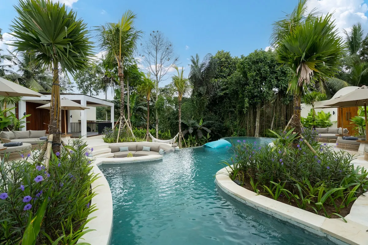6 BR Tropical-Modern Infinity-Pool Villa Ubud — 6BR Villa Rental in Ubud — image 4