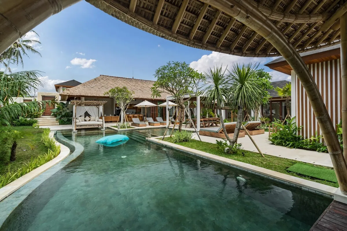 6 BR Thatched Tropical Garden Villa Ubud — 6BR Villa Rental in Ubud