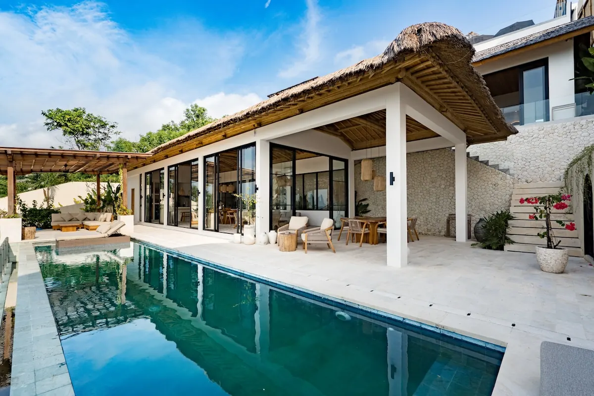 4 BR Designer Thatched Villa Uluwatu — 4BR Villa Rental in Uluwatu