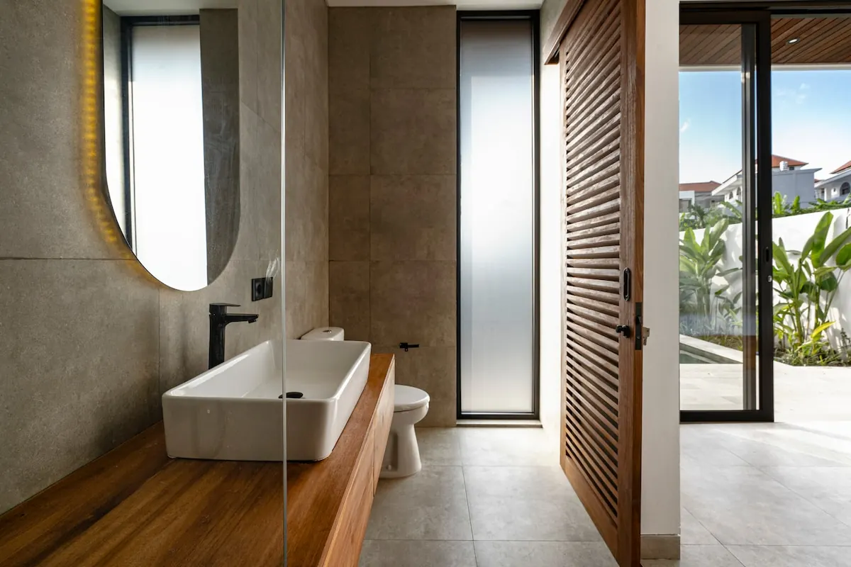 5 BR Tropical-Modern Courtyard Villa Canggu — 5BR Villa Rental in Canggu — image 12
