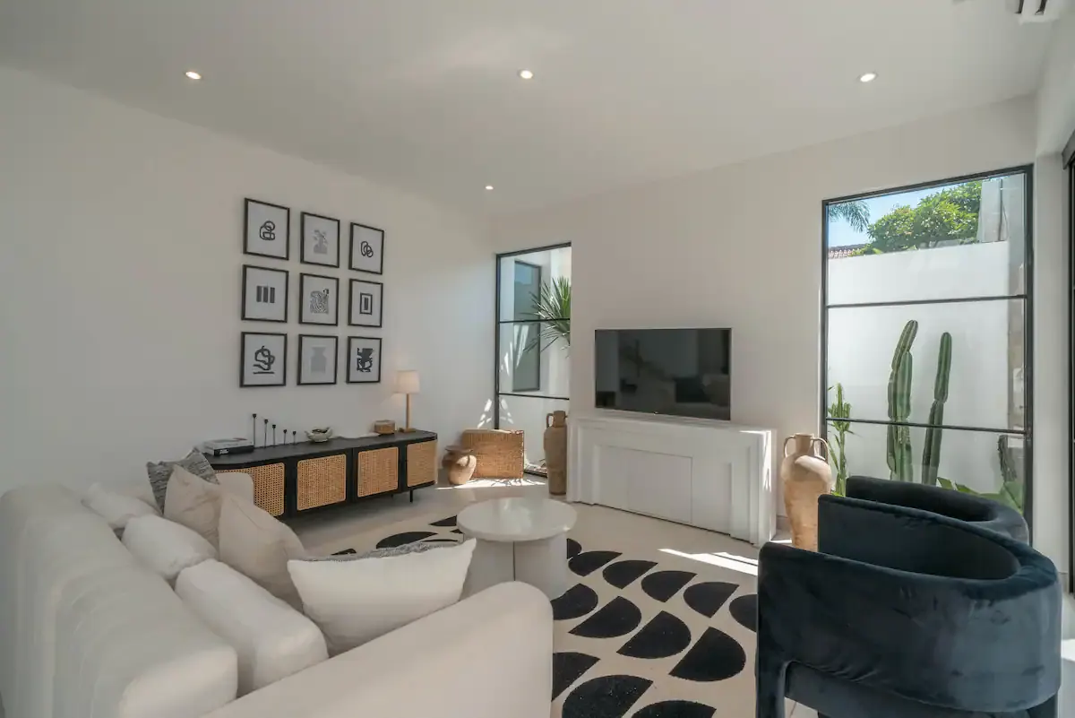 4 BR Modern Fully Staffed Villa Canggu — 4BR Villa Rental in Canggu — image 9