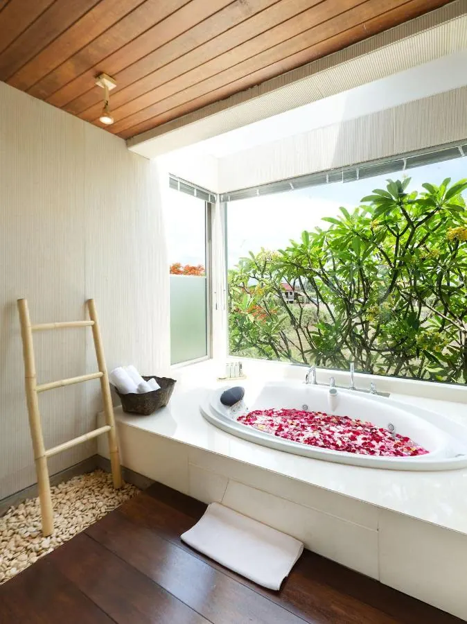 6 BR Ocean-View Garden Villa Sanur — 6BR Villa Rental in Sanur — image 12