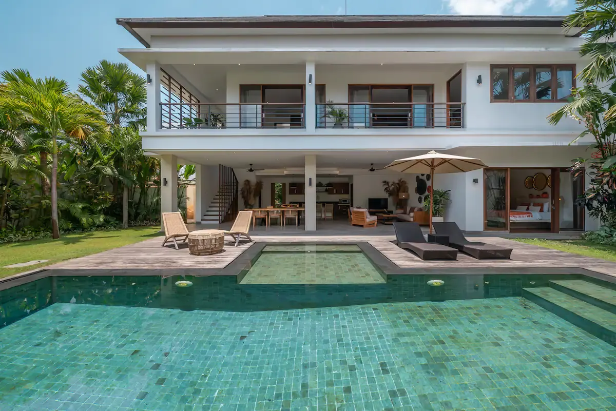 4 BR White Pool House Canggu — 4BR House Rental in Pererenan
