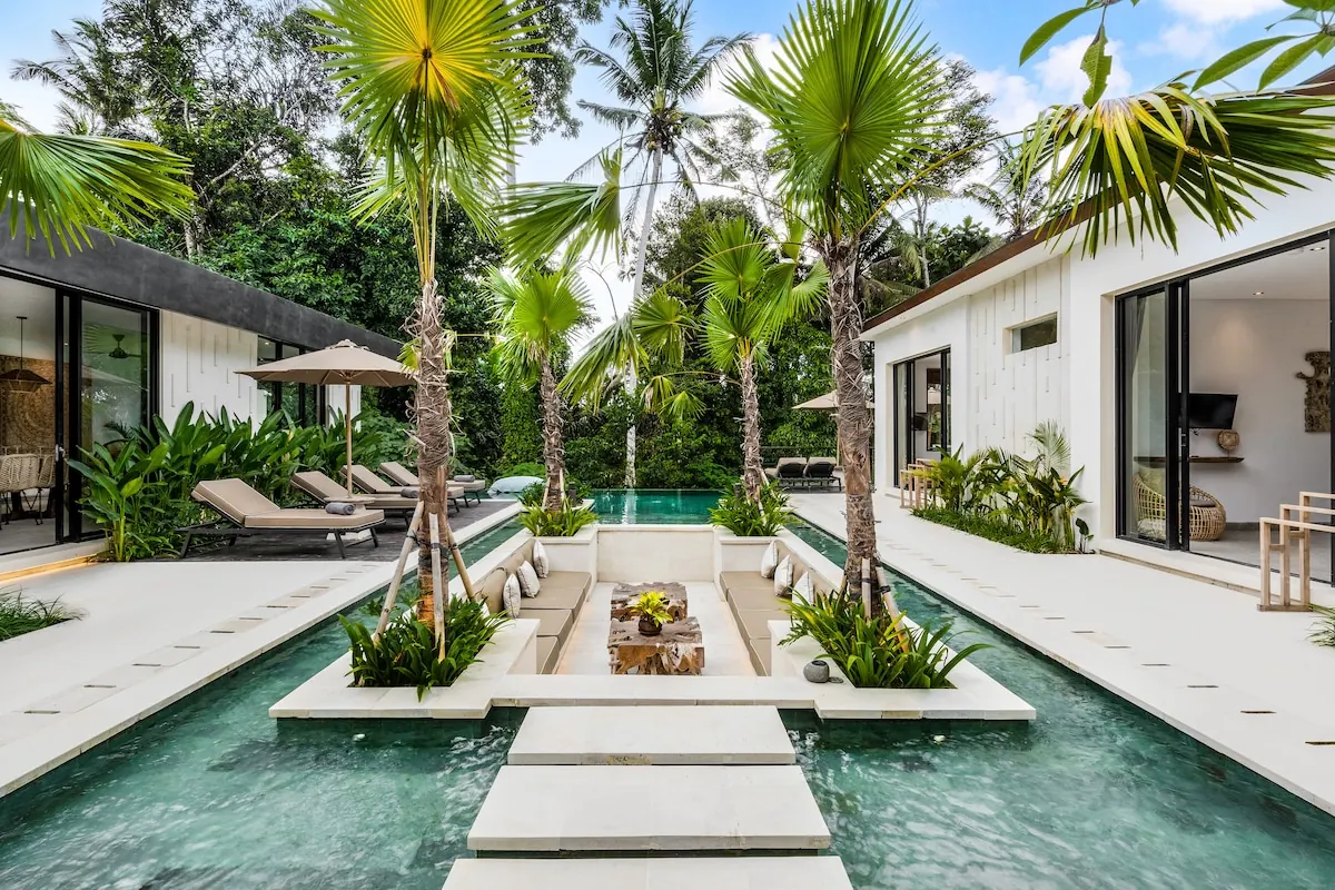 8 BR Tropical-Modern Courtyard Estate Ubud — 8BR Estate Rental in Ubud — image 11
