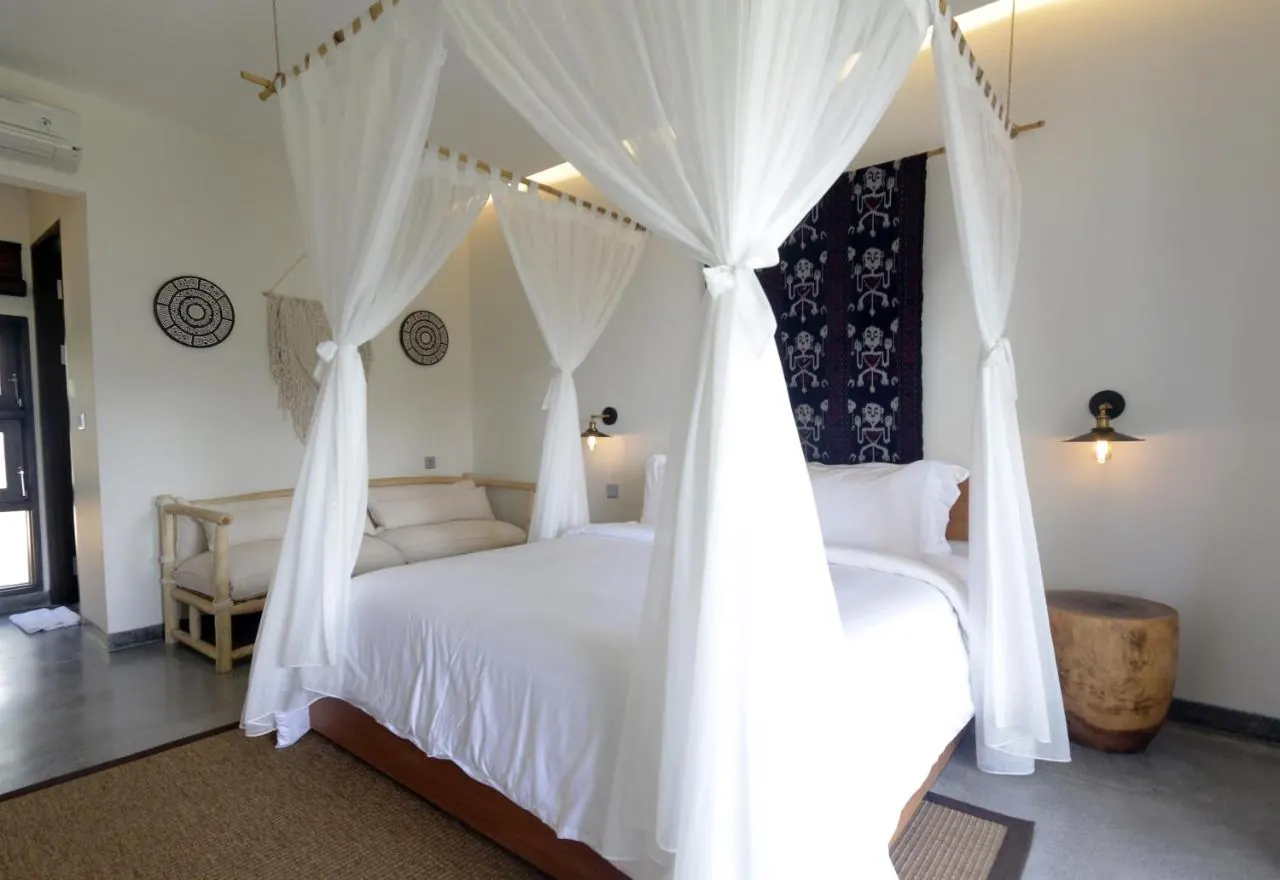 7 BR Tropical Garden Pool Villa Canggu — 7BR Villa Rental in Canggu — image 18