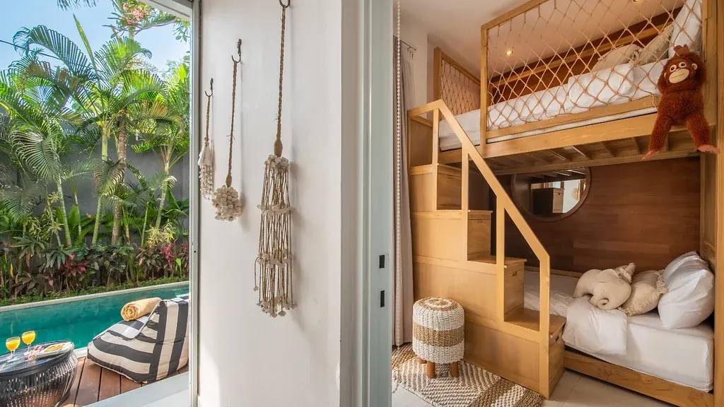 6 BR Infinity-Pool Family Villa Canggu — 6BR Villa Rental in Canggu — image 15