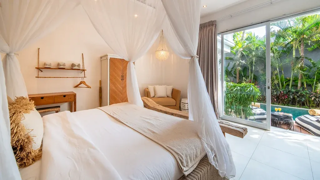 6 BR Infinity-Pool Family Villa Canggu — 6BR Villa Rental in Canggu — image 12