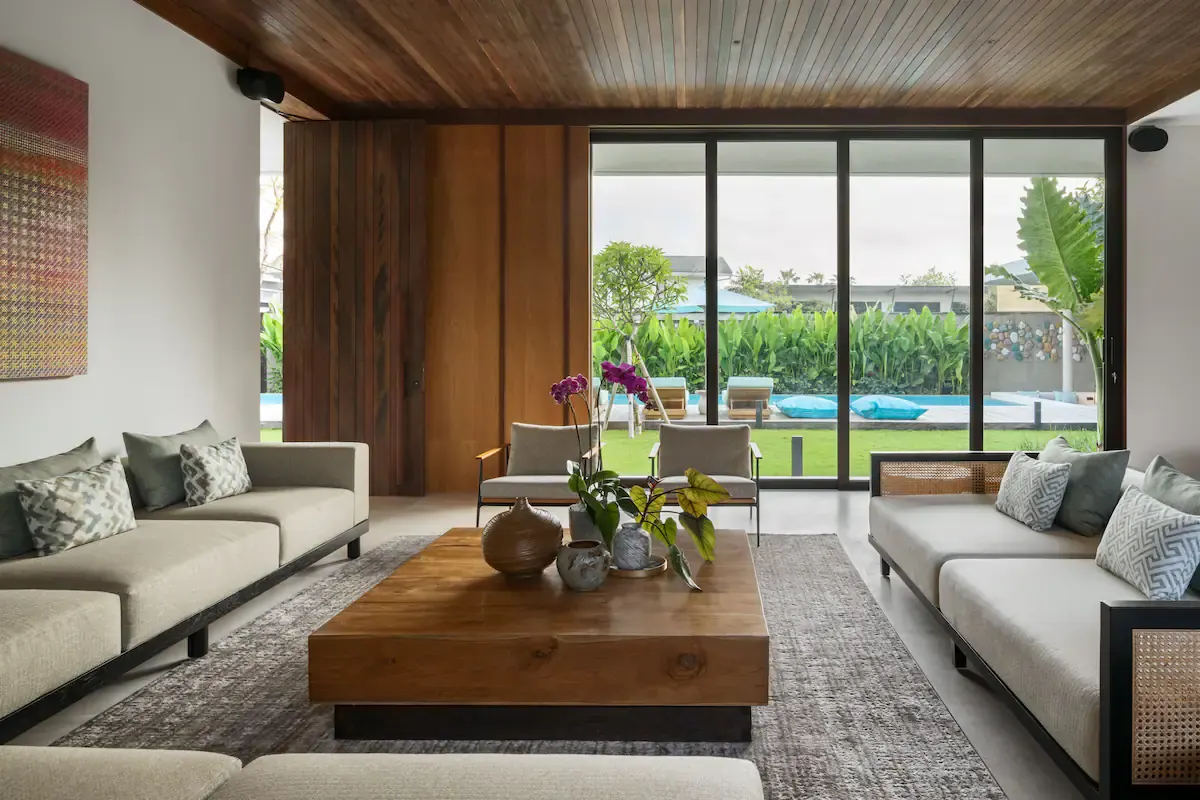 6 BR Walk-to-Beach Modern Villa Canggu — 6BR Villa Rental in Canggu — image 11