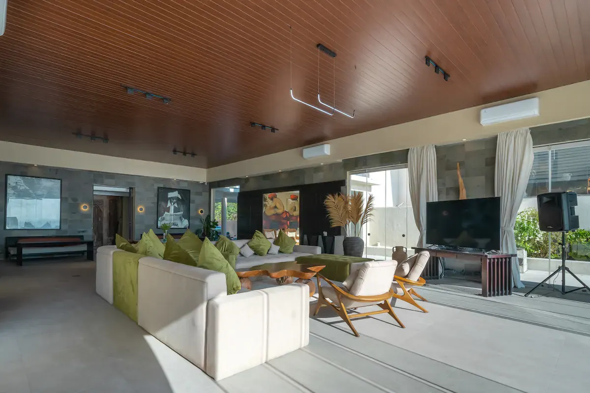 8 BR Infinity-Pool Cinema Estate Uluwatu — 8BR Estate Rental in Uluwatu — image 9