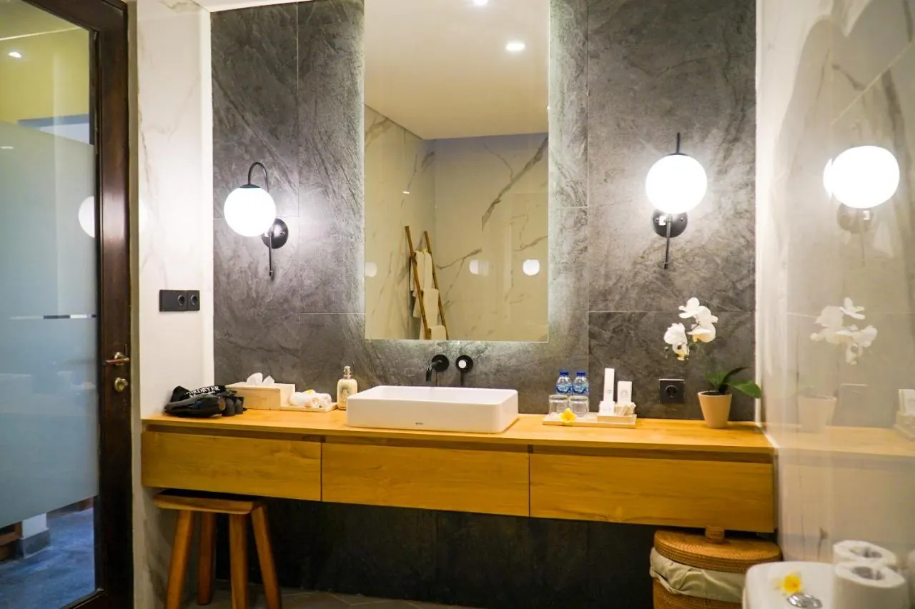 7 BR Tropical Garden Pool Villa Canggu — 7BR Villa Rental in Canggu — image 13