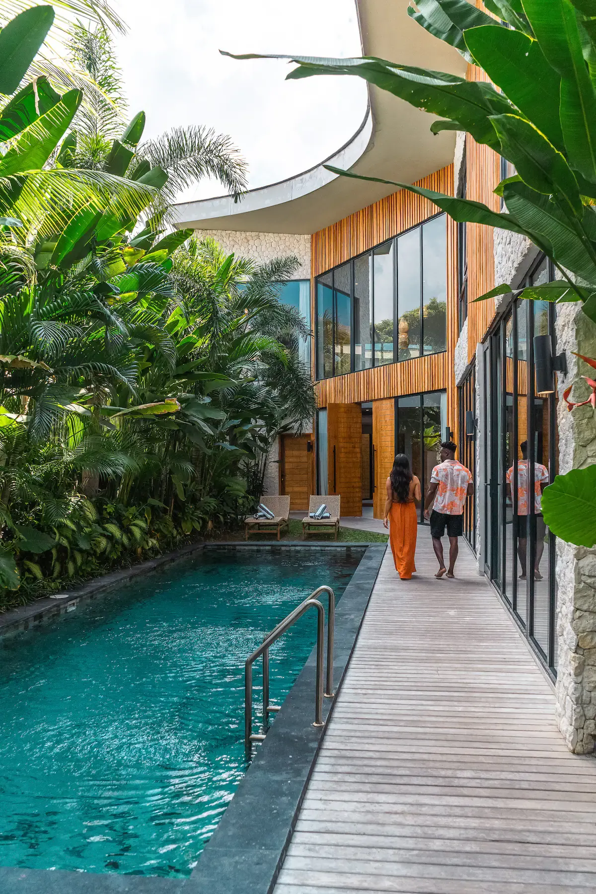 9 BR Walk-to-Beach Pool Estate Canggu — 9BR Estate Rental in Canggu — image 5