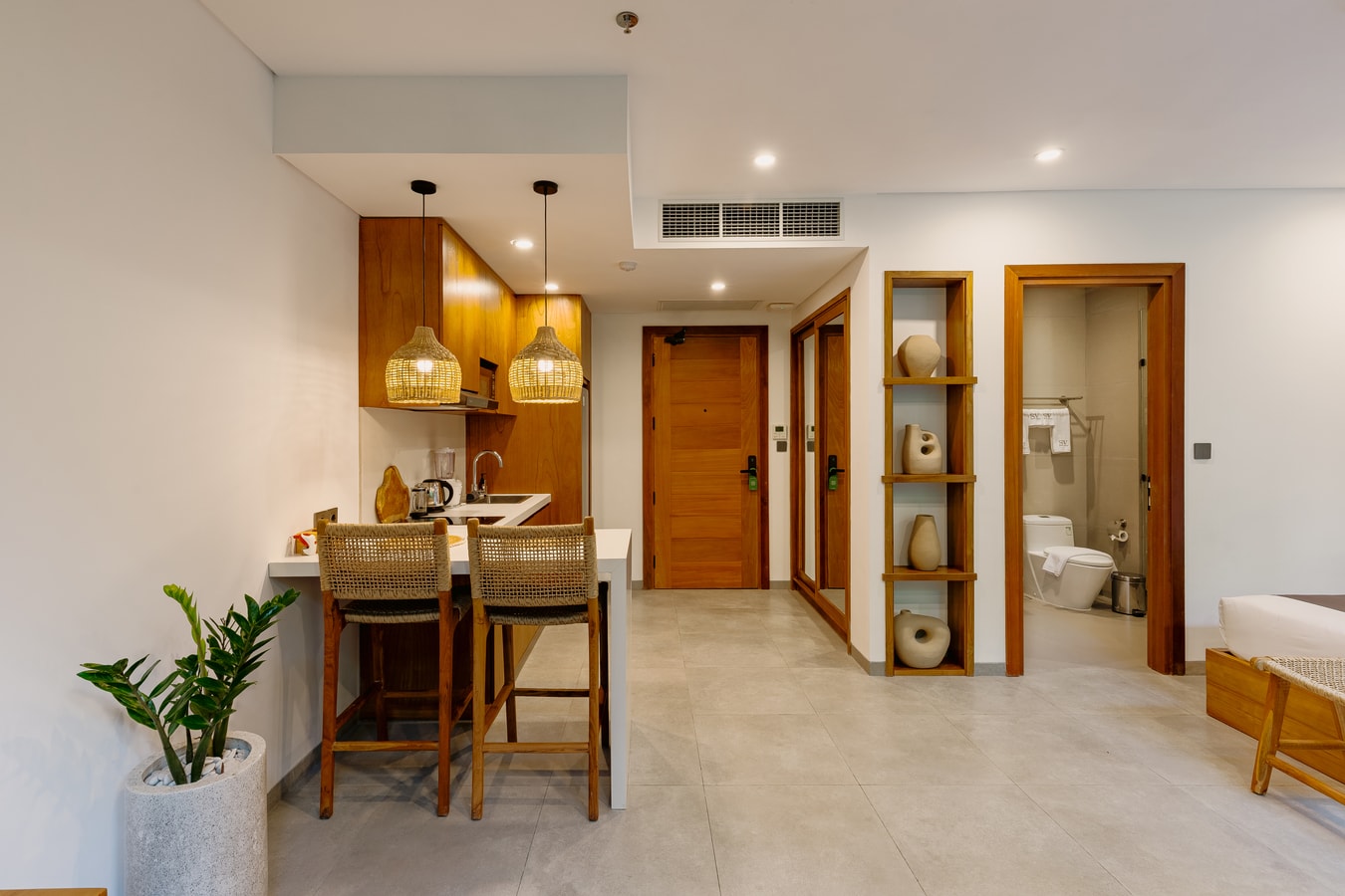 SM 104 - Deluxe Suite with Bathtub & Pool, Canggu in Canggu, Bali — image 5