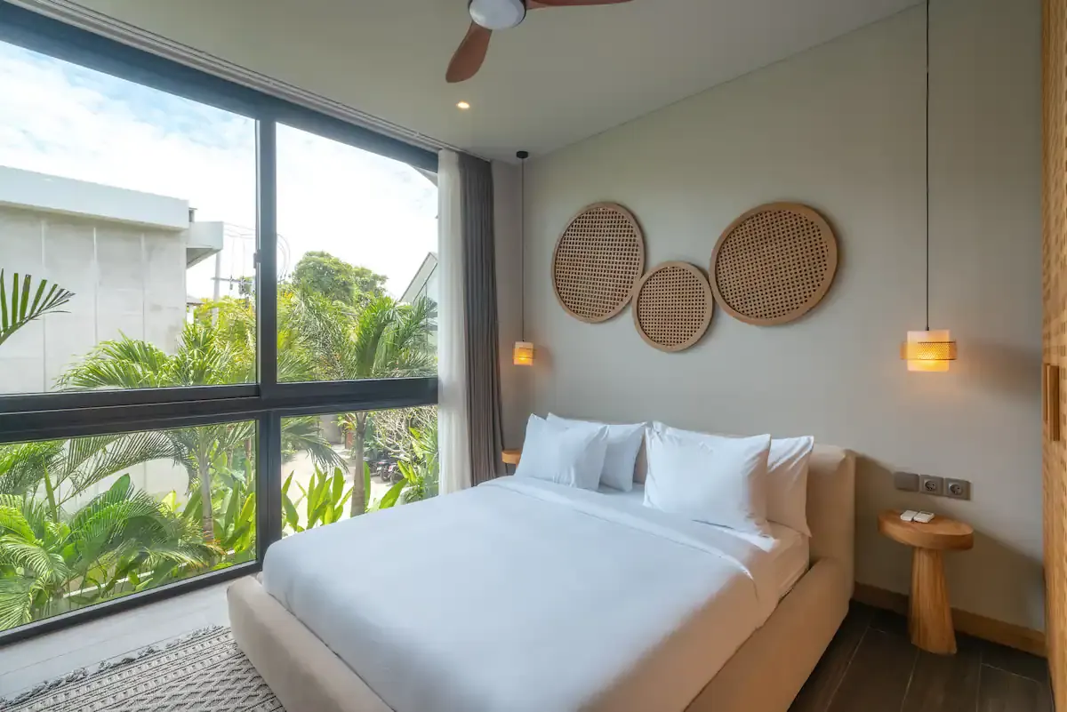 5 BR Walk-to-Beach Tropical-Modern Villa Canggu — 5BR Villa Rental in Canggu — image 11