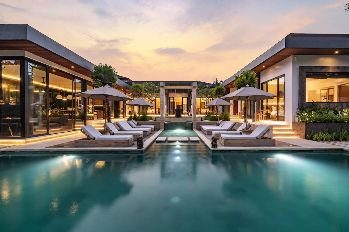 6 BR Tropical-Modern Courtyard Villa Ubud — 6BR Villa Rental in Ubud