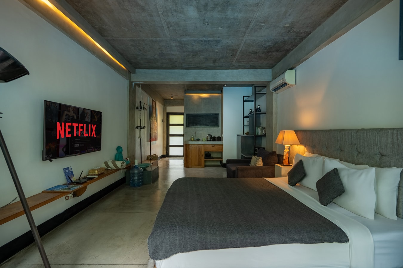 Seminyak Suite 1BR - Swimming Pool, Near Beach, Shops & Cafes - Seminyak, Bali — image 11