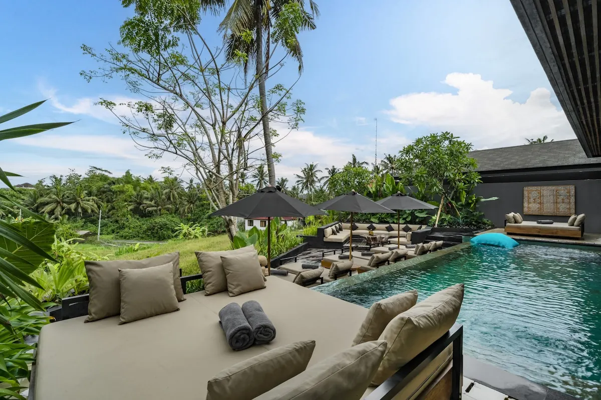 5 BR Designer Tropical-Modern Retreat Ubud — 5BR Villa Rental in Ubud — image 9