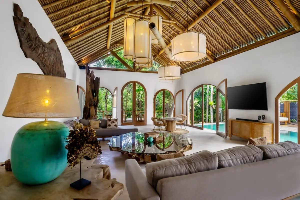 6 BR Thatched Courtyard Villa Ubud — 6BR Villa Rental in Ubud — image 2