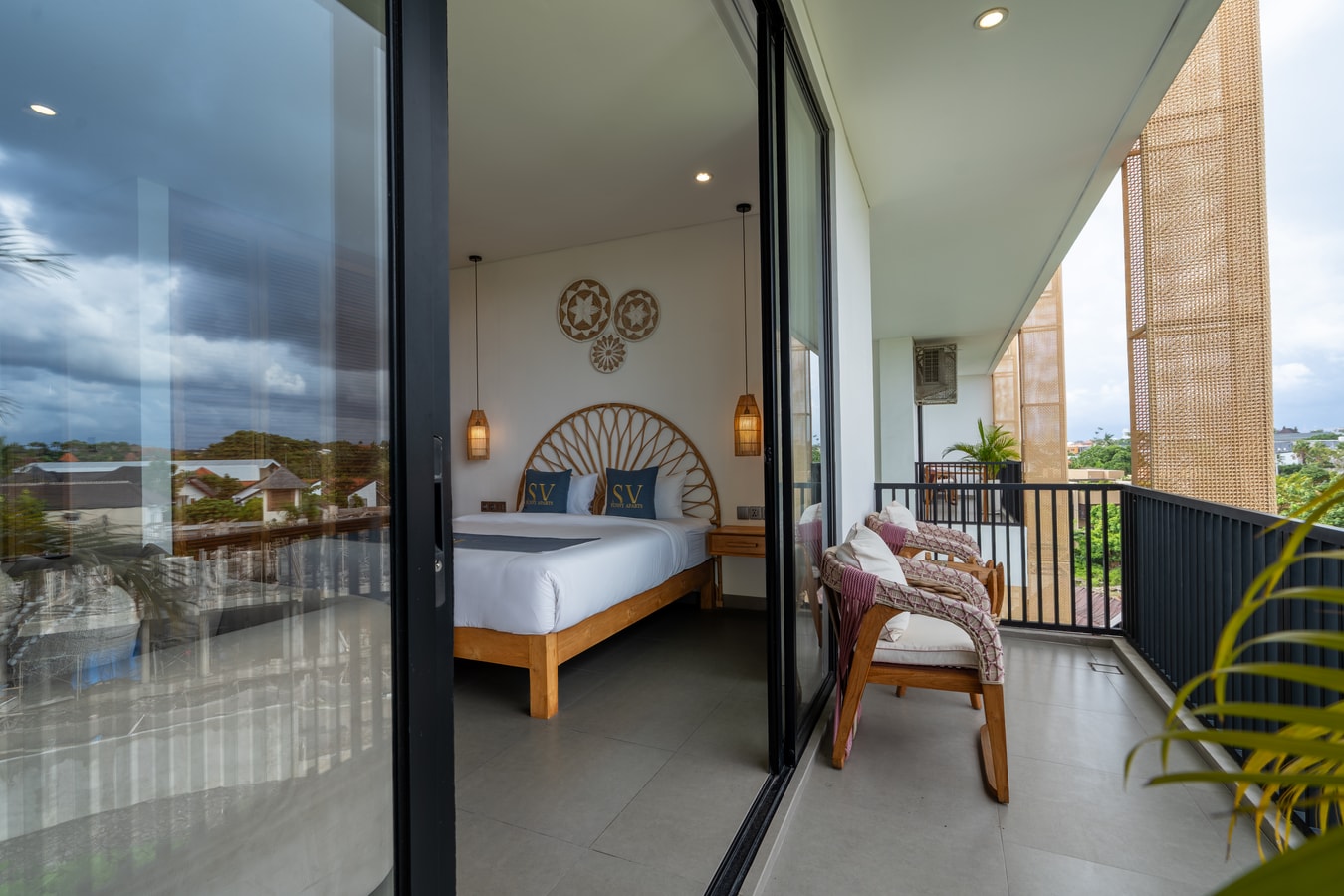 SB 210 - 1BR Pool Suite, Near Batu Belig Beach - Canggu, Bali — image 7
