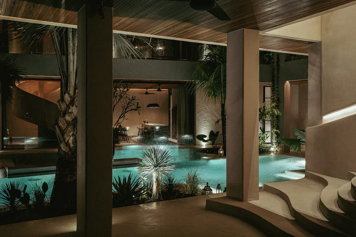 6 BR Walk-to-Beach Tropical Garden Villa Canggu — 6BR Villa Rental in Canggu — image 14