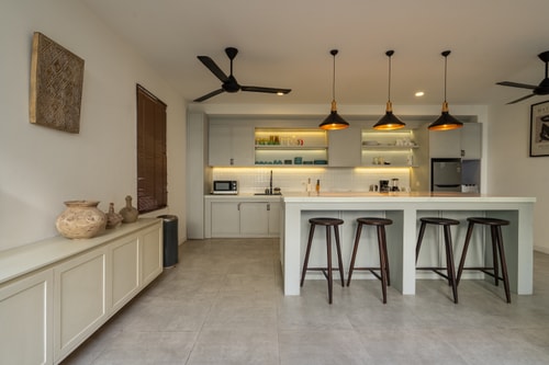 Modern 4BR Berawa Villa | Pool, Near Beach & Finns in Canggu, Bali — image 4